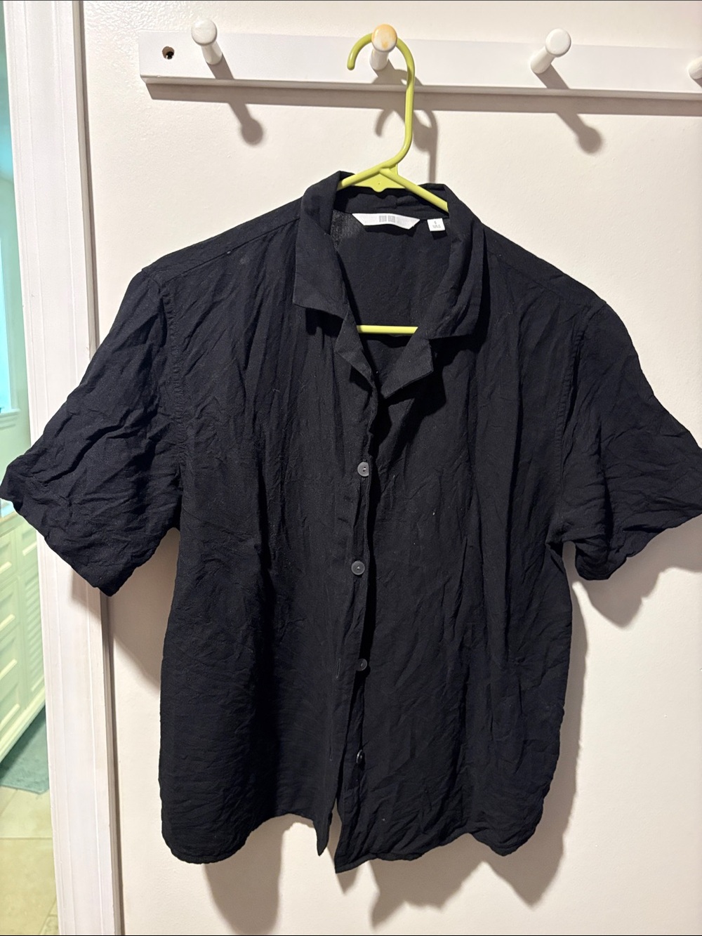 Uniqlo Black Short-Sleeve Button-Down Shirt